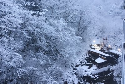 幻想的な雪の日の夕刻。