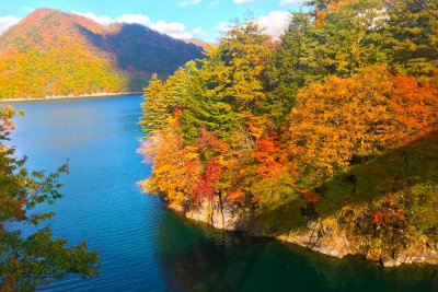 秋の川俣湖